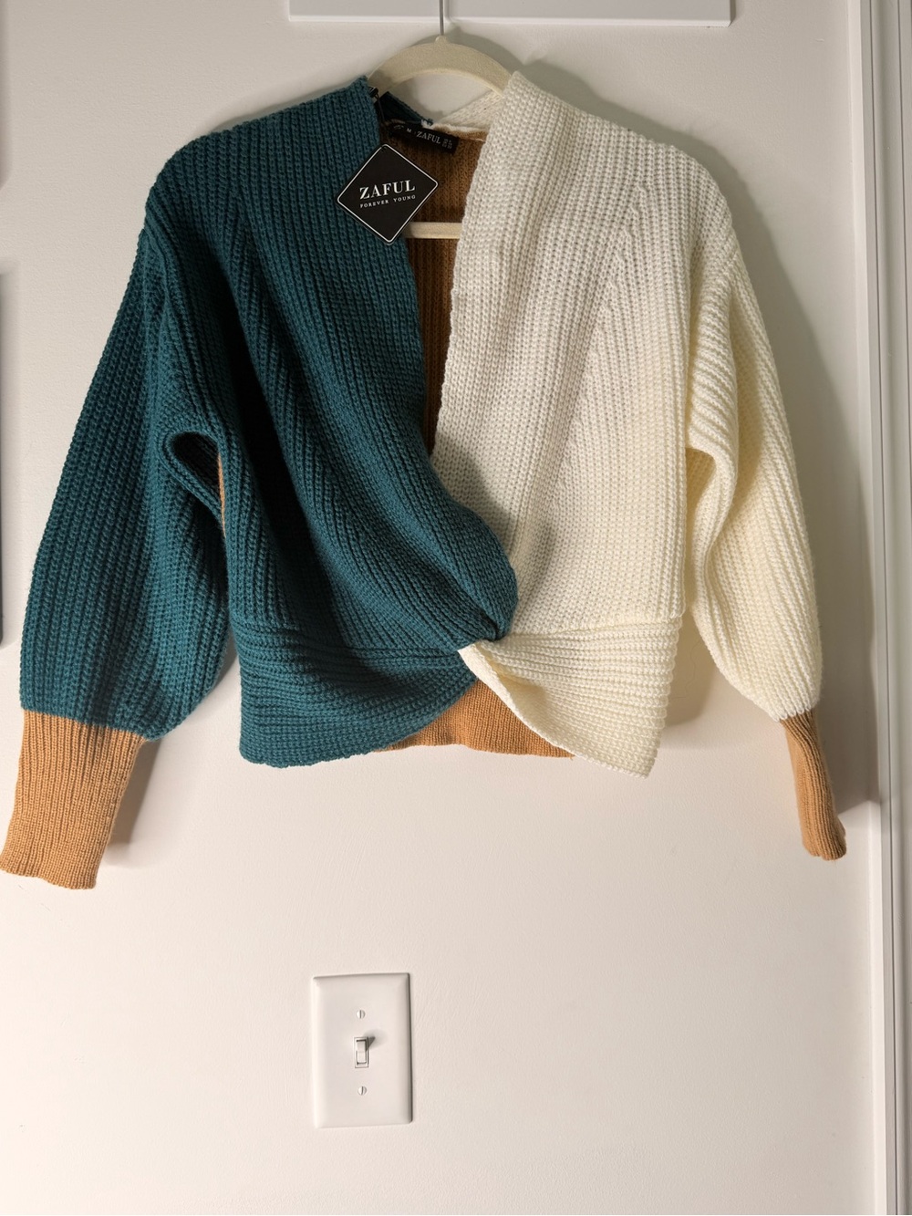 ZAFUL Two-Tone Twist Knit Sweater - Teal, Cream & Tan